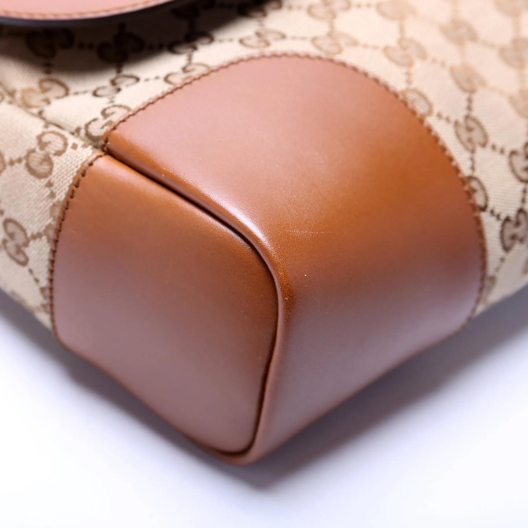 322077 GG Canvas Vertical Messenger