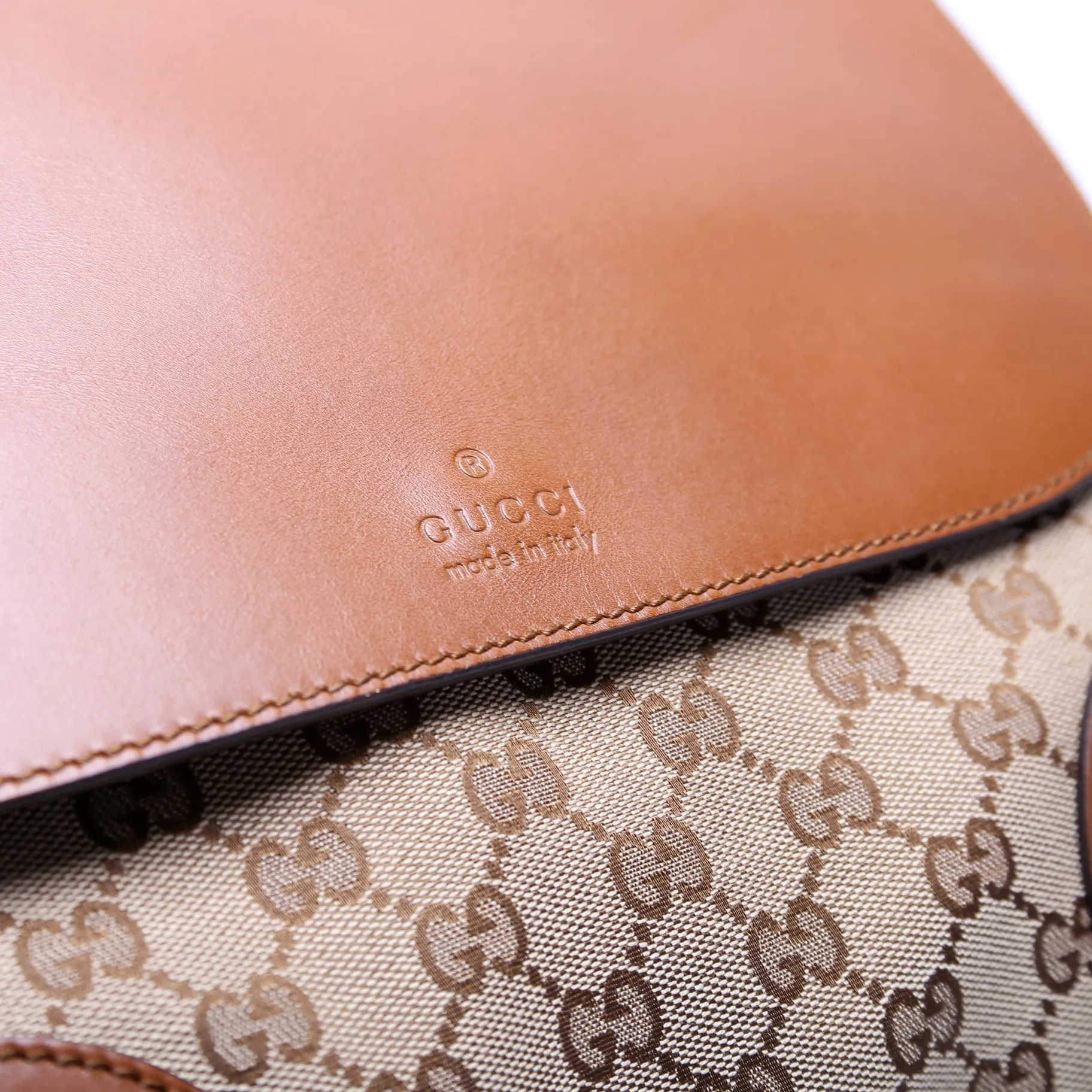 322077 GG Canvas Vertical Messenger
