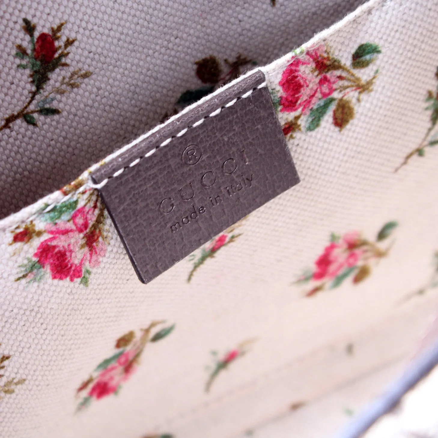 476466 GG Supreme Messenger