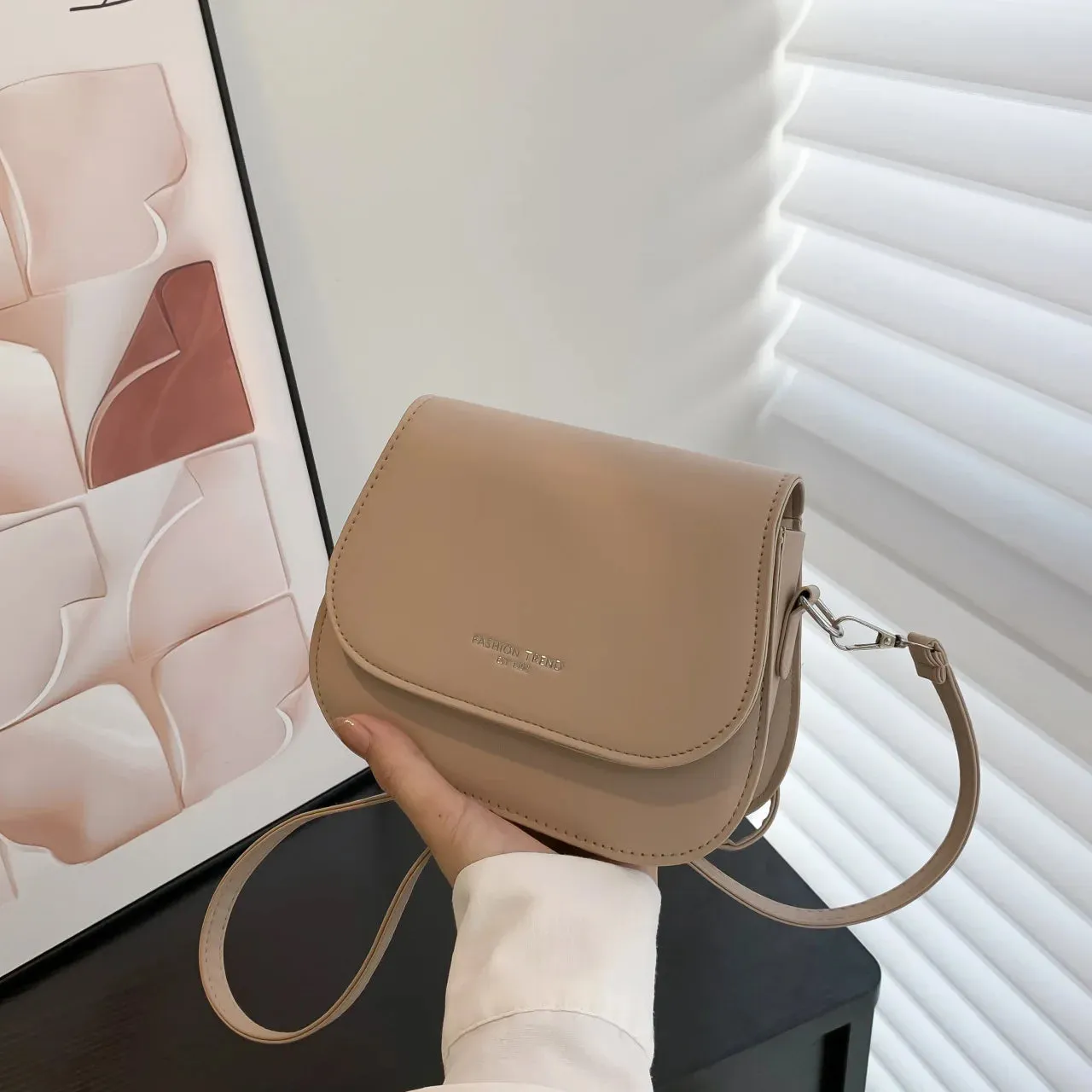 Yogodlns Vintage Saddle Crossbody Bag - Timeless Elegance in Every Stitch